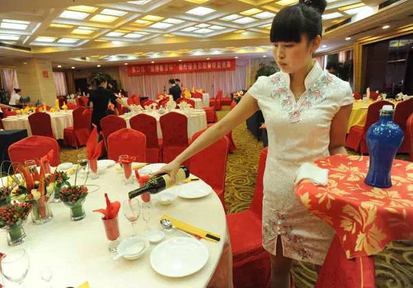 致我們身邊最可愛的餐飲人——餐飲服務(wù)的點滴辛勞與溫暖